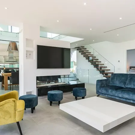 Villa Victoria Lux By Sapvillas