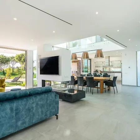 Victoria Lux By Sapvillas *