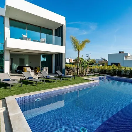 Victoria Lux By Sapvillas Villa